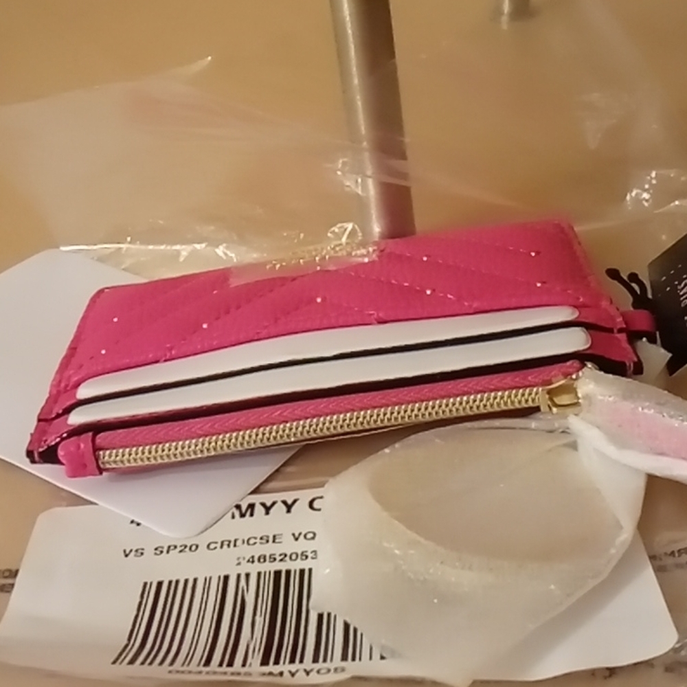 Victoria's Secret Studded V-Quilt Card Case - Picture 8 of 9